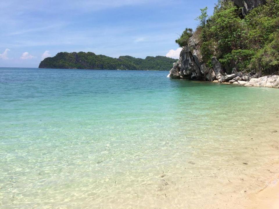 Se San Beach Resort-Isla De Gigantes Carles Экстерьер фото